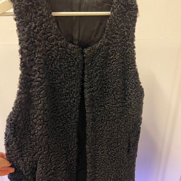 Long Sleeveless Coat - Picture 3 of 7